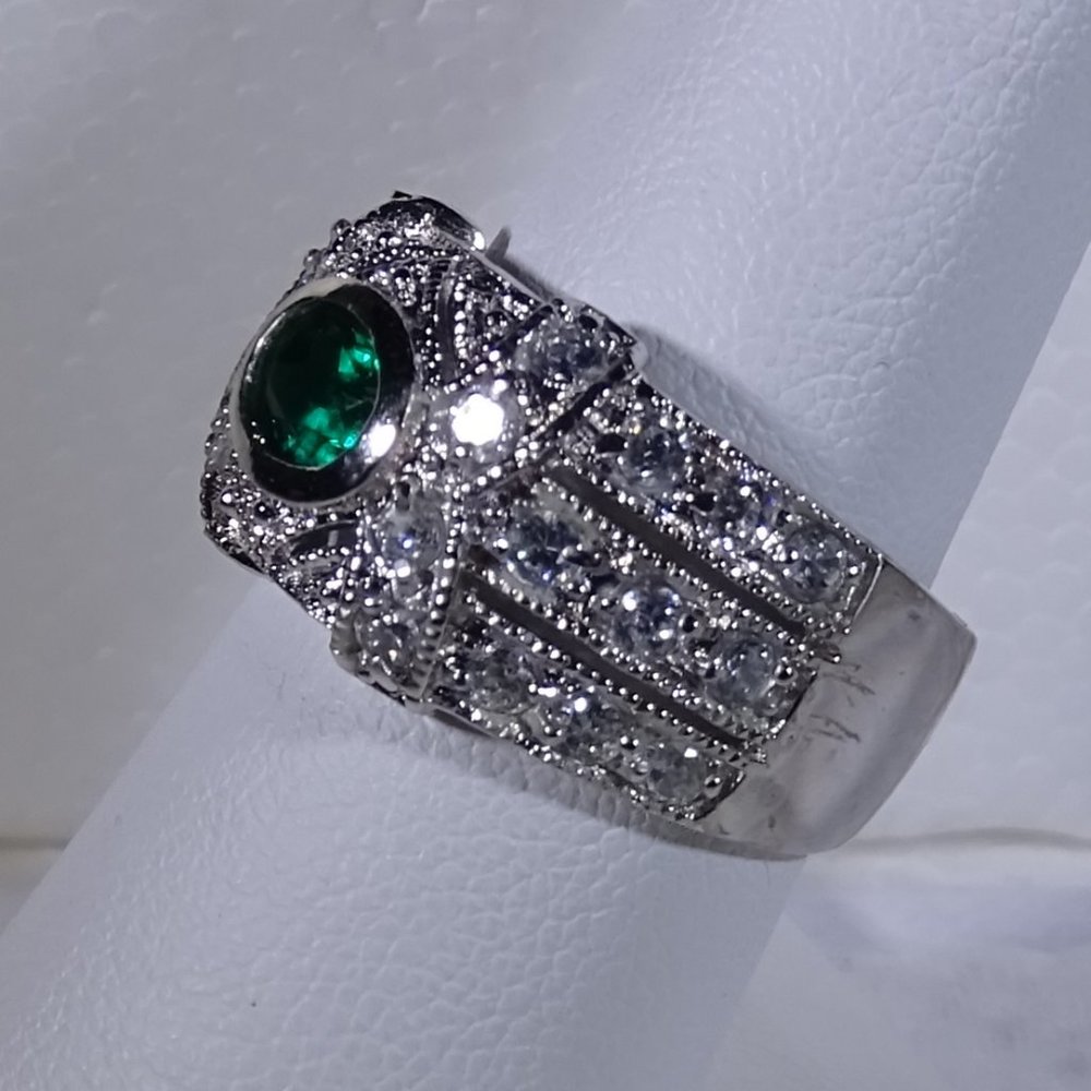 LAB EMERALD & CUBIC ZIRCONIA RING - Picture 3 of 5